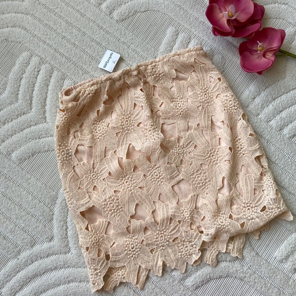 L'ATISTE Dresses & Skirts - NWT Apricot Lane Peach Flower Mini Skirt